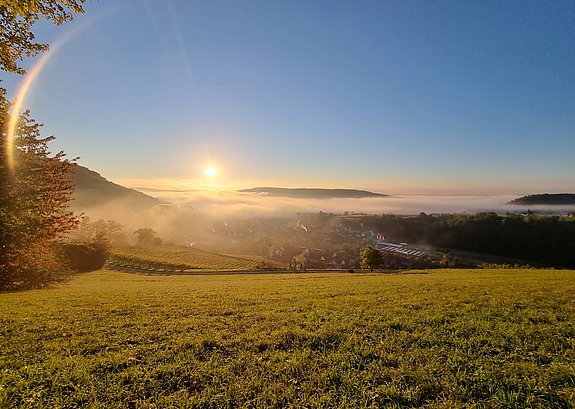 Sonnenuntergang, Blick Dorf
